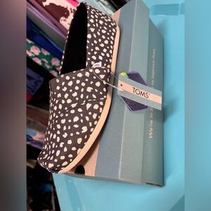 TOMS Forged Iron Cheetah Print Slip-Ons
